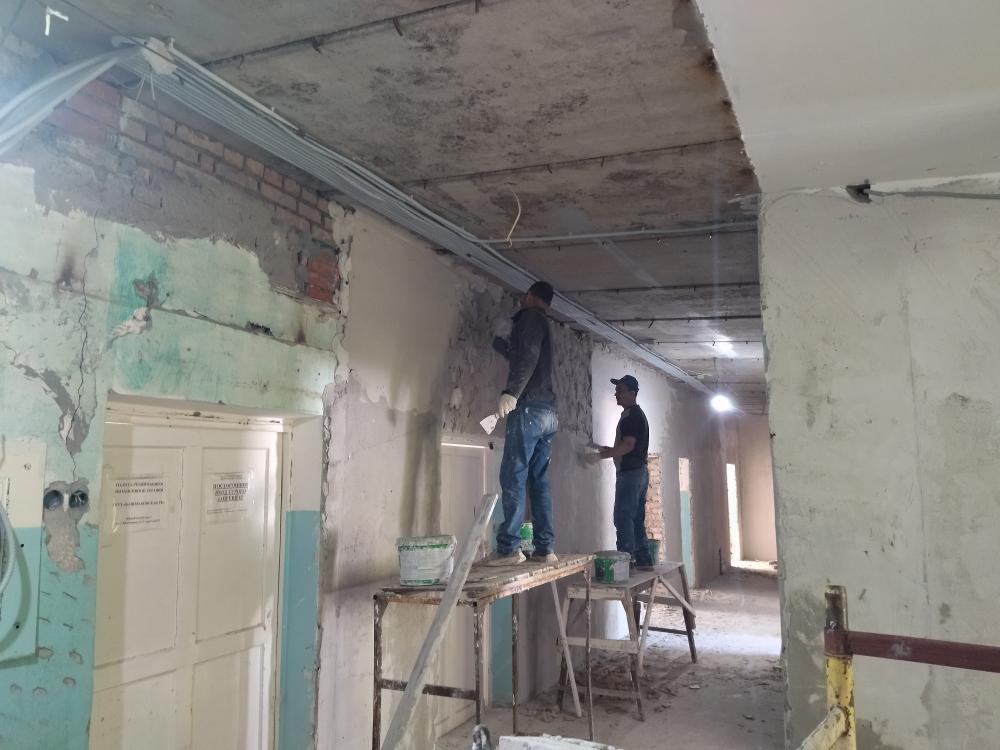 В районной больнице продолжаются работы по капитальному ремонту главного корпуса